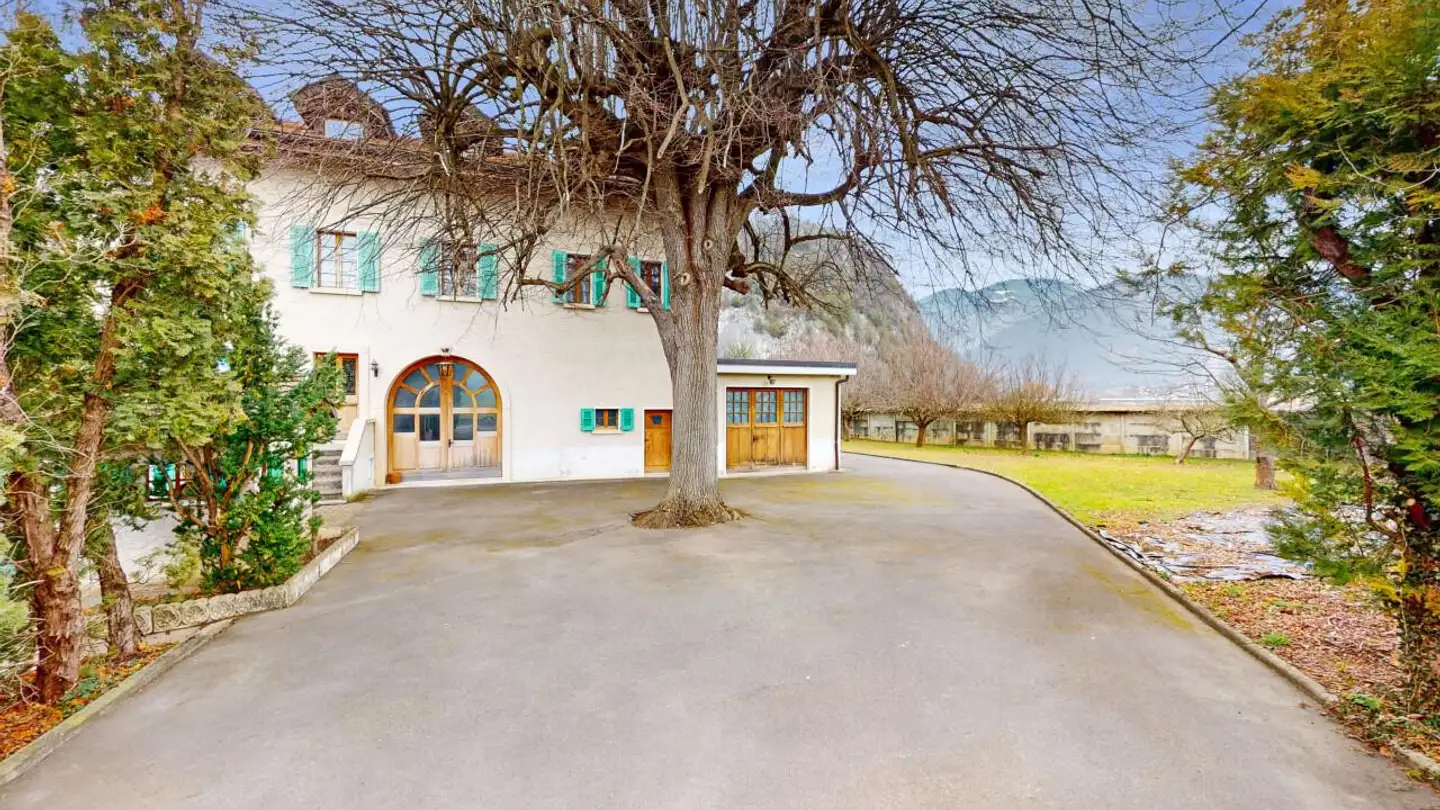 Mixed-use building for sale - 1885 Chesières