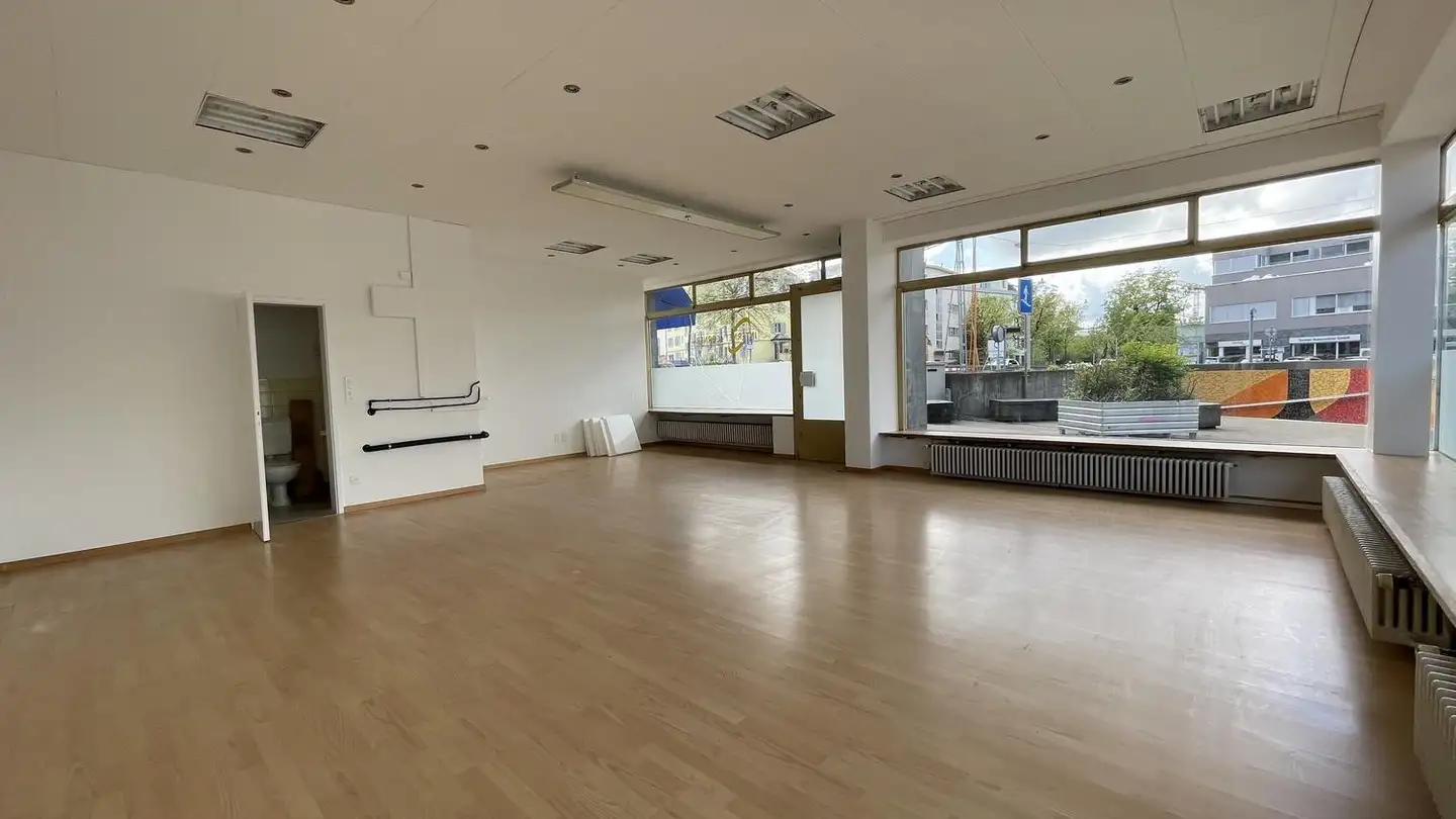 Commerciale in affitto - Ueberlandstrasse 18, 8051 Zürich