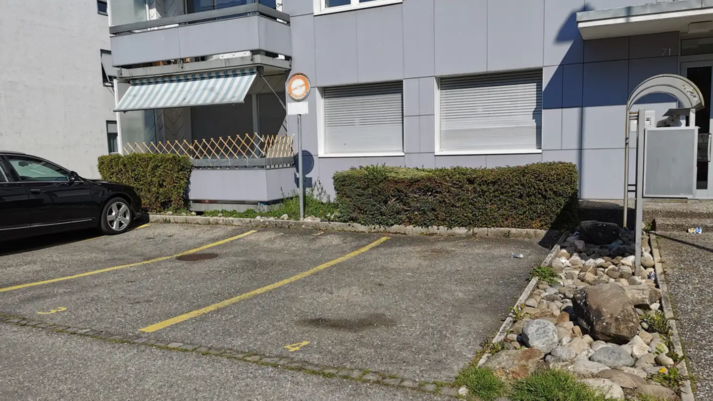 Place de parking extérieure à louer - Chemin De La Course / Rennweg 71, 2504 Biel/Bienne