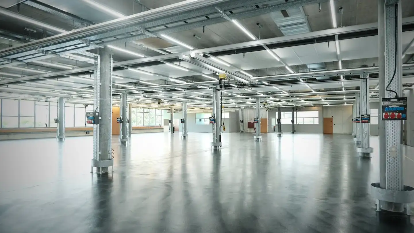 Industrial property for rent - Riedstrasse 18, 6343 Rotkreuz