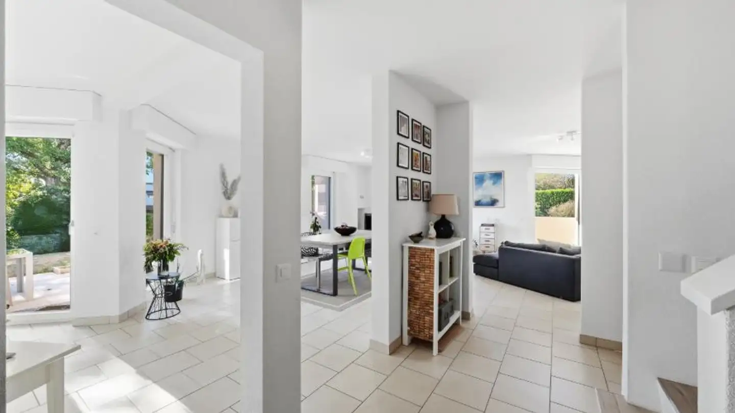 Villa for sale - 1143 Apples - Photo 2