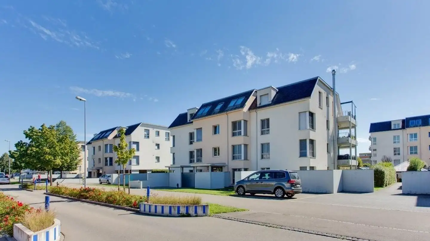 Tiefgaragenstellplatz mieten - In Der Höh 44, 8604 Volketswil