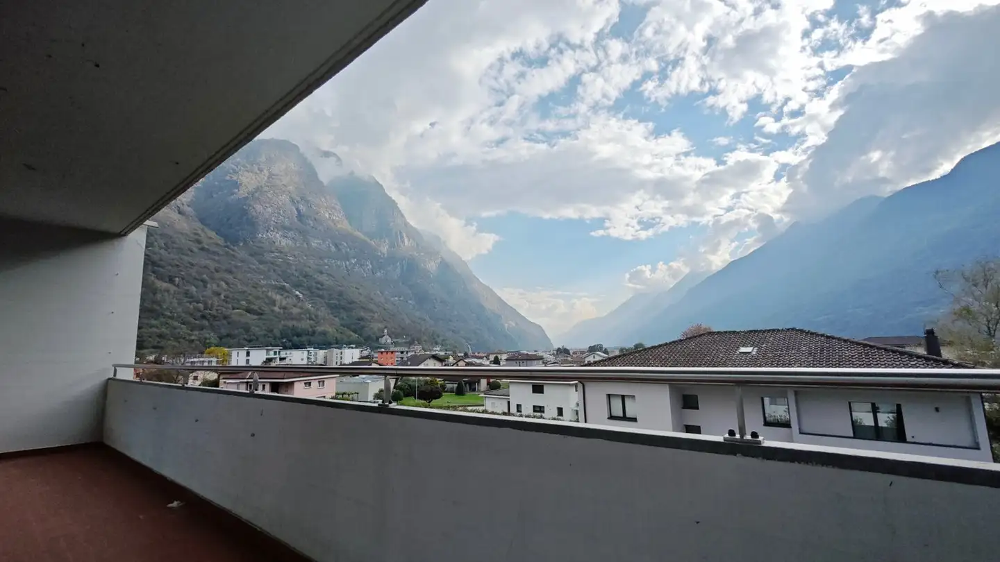 Apartment for rent - Via Al Maglio 8, 6710 Biasca - Photo 2