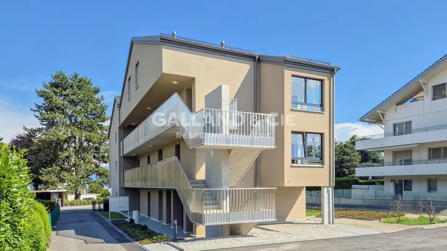 Outdoor parking space for rent - Rue Du Centre 12, 1025 St-Sulpice VD