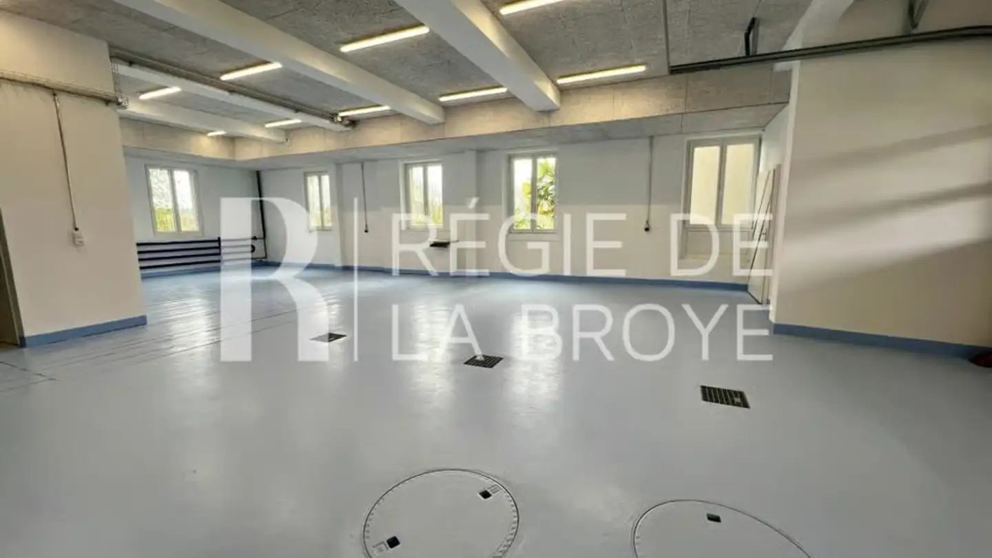 Commercial for rent - Route Des Pèles 12, 1541 Bussy FR - Photo 4