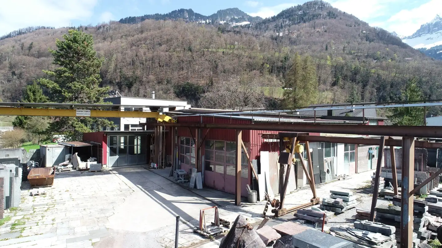 Mixed-use building for sale - 8752 Näfels