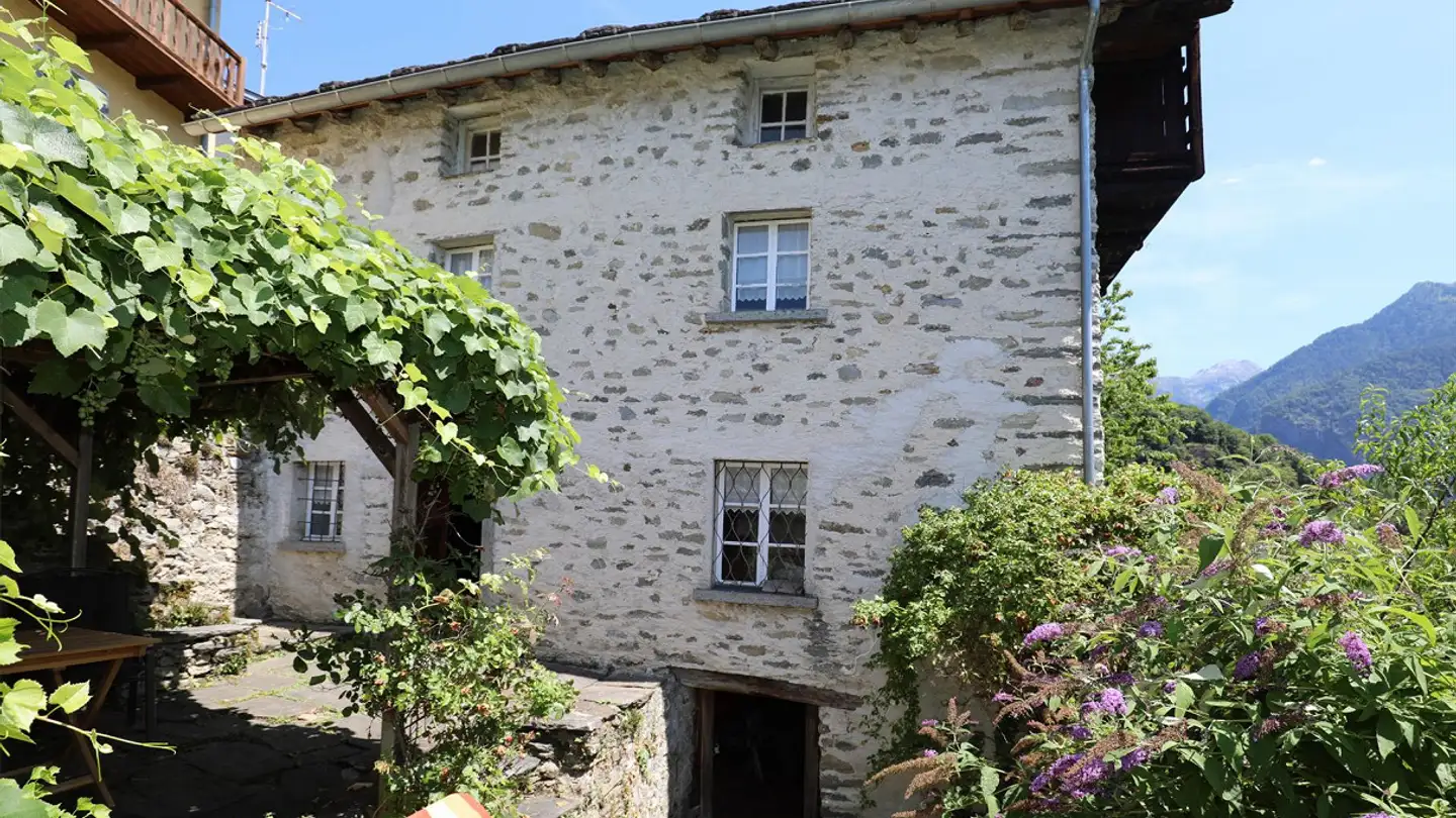 Casa in vendita - Via Topi 3, 6540 Castaneda