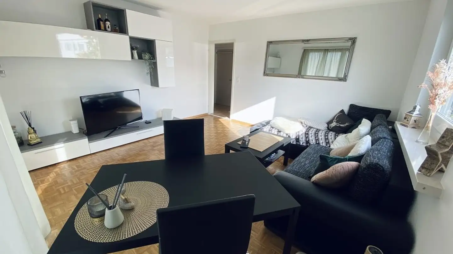 Wohnung mieten - Heuweidlistrasse 4, 8340 Hinwil - Foto 2