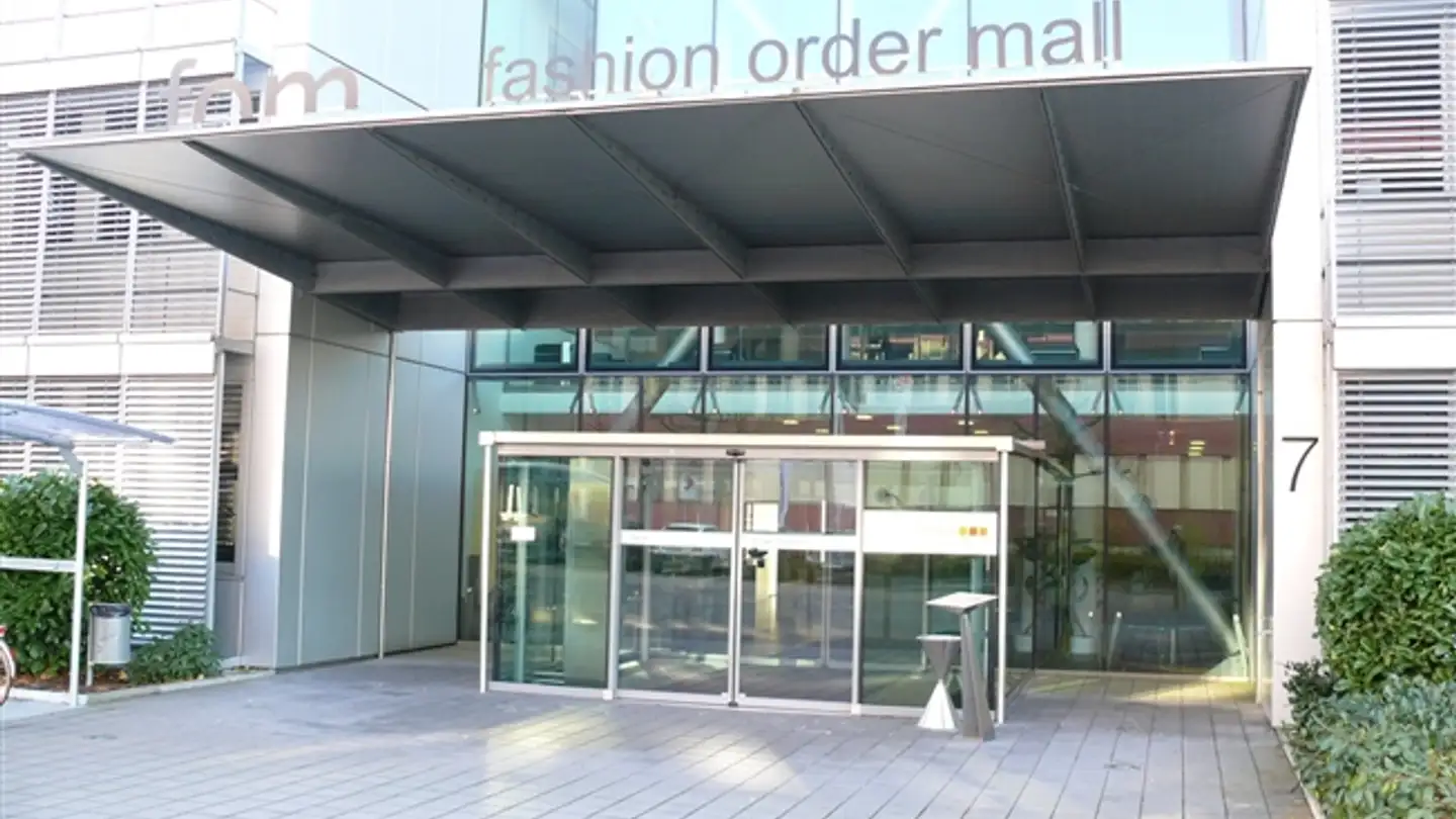 Office space for rent - Pfadackerstrasse 7, 8957 Spreitenbach