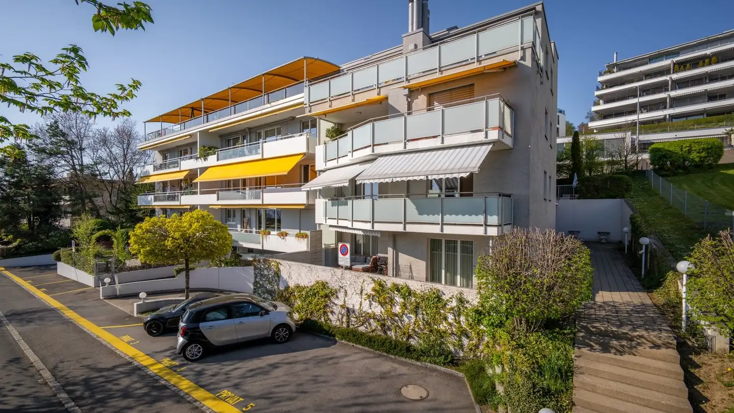 Überdachter Motorradparkplatz mieten - Kettberg 3, 8049 Zürich