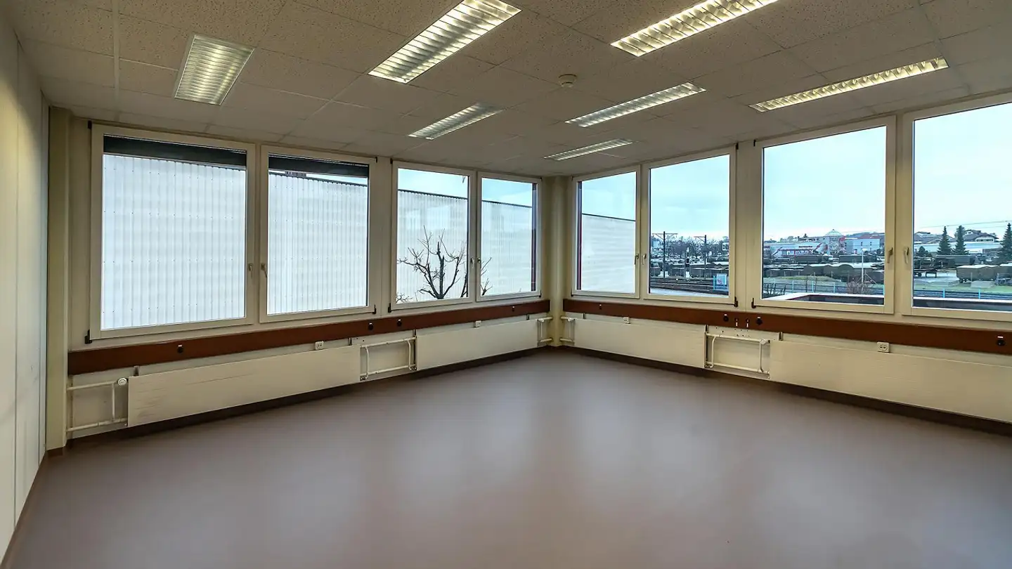 Commerciale in affitto - Unterfeldstrasse 5, 8340 Hinwil - Photo 4