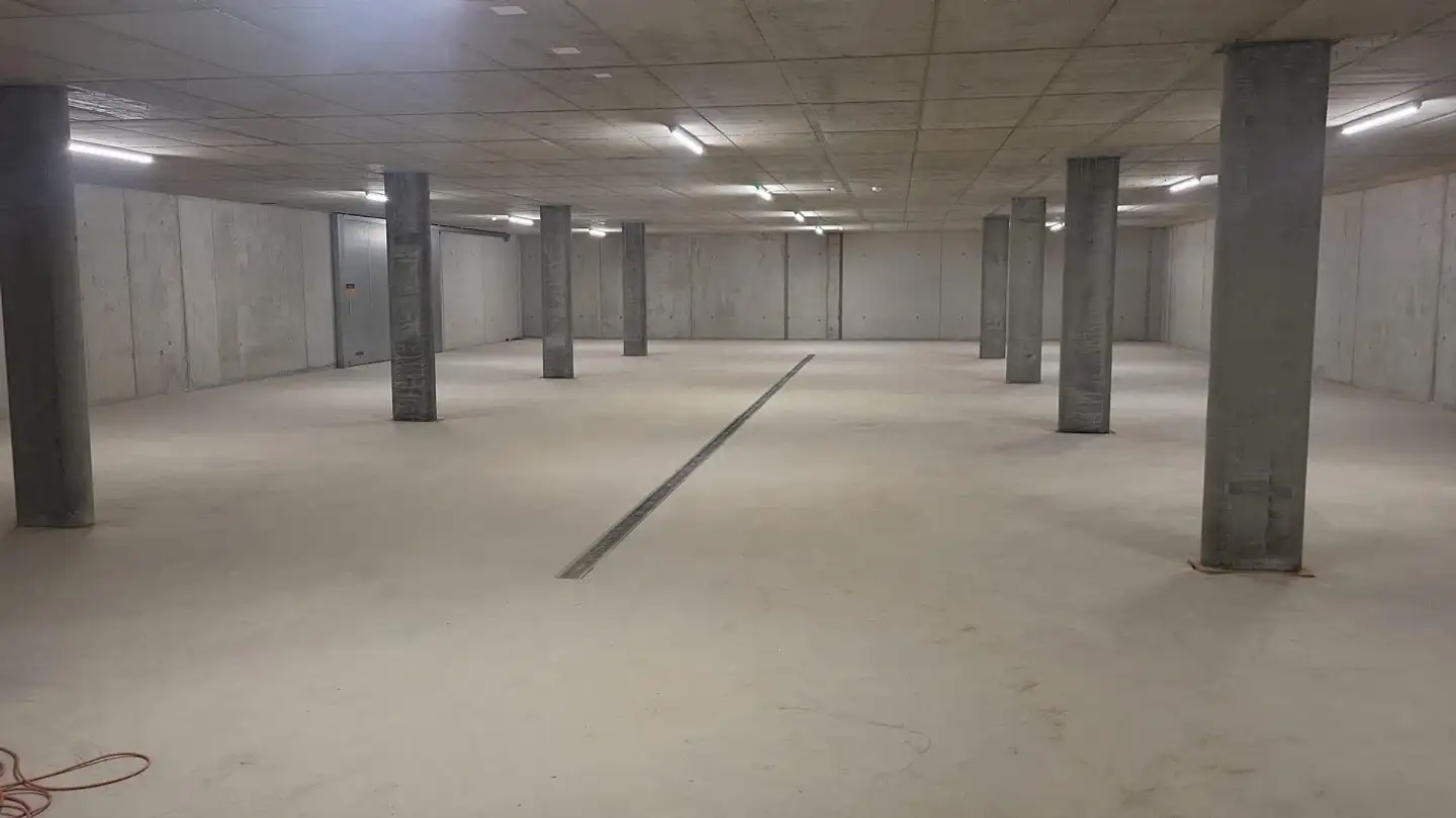 Place de parking souterraine à louer - Industriestrasse 10, 9445 Rebstein