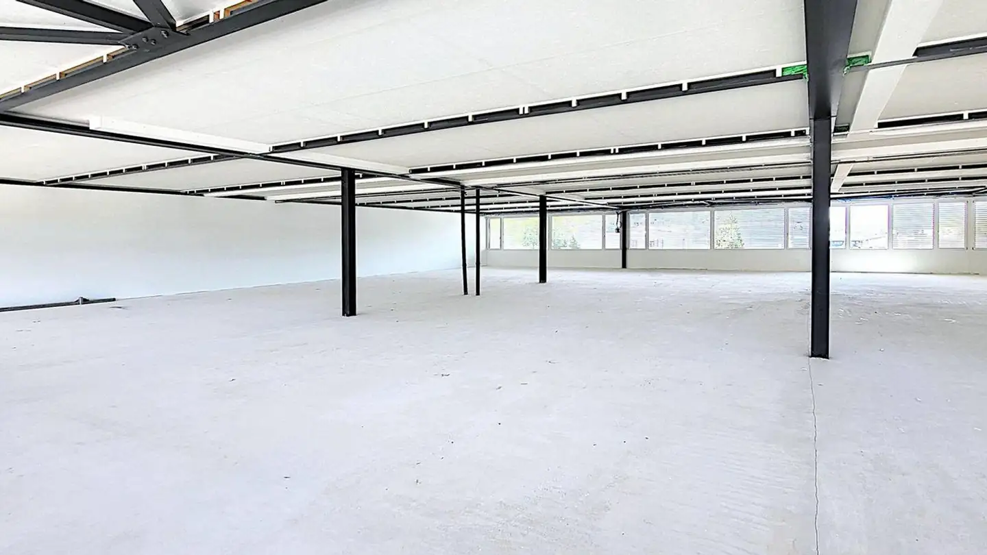 Commercial à louer - Oberfeld 15, 6037 Root