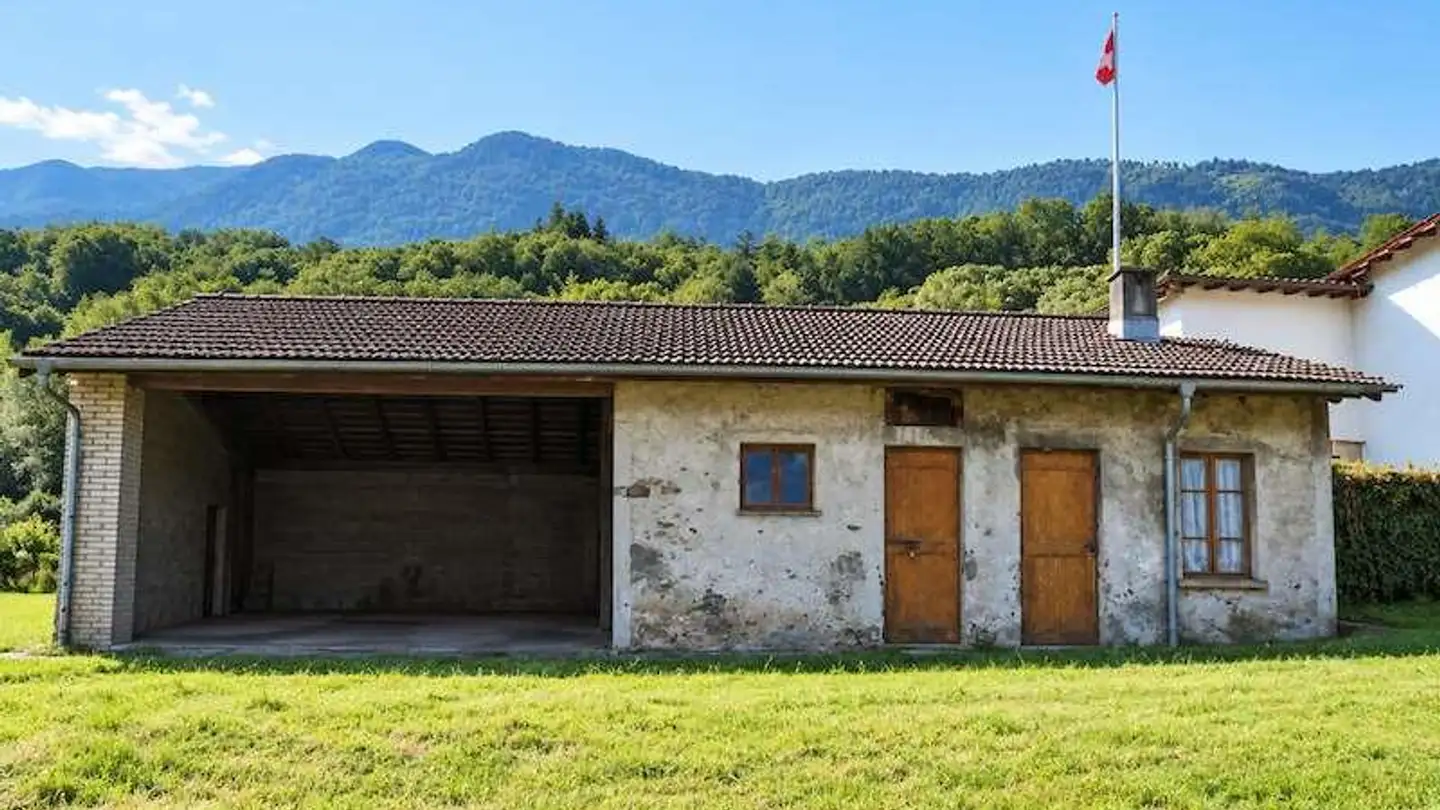 Workshop for sale - In Cumlina 39, 6528 Camorino