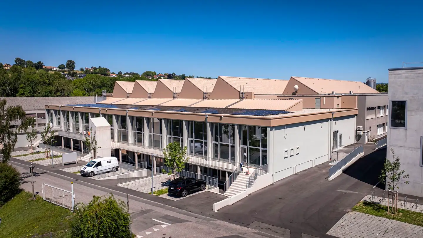 Mixed-use building for rent - Chemin Du Vuasset 6, 1028 Préverenges