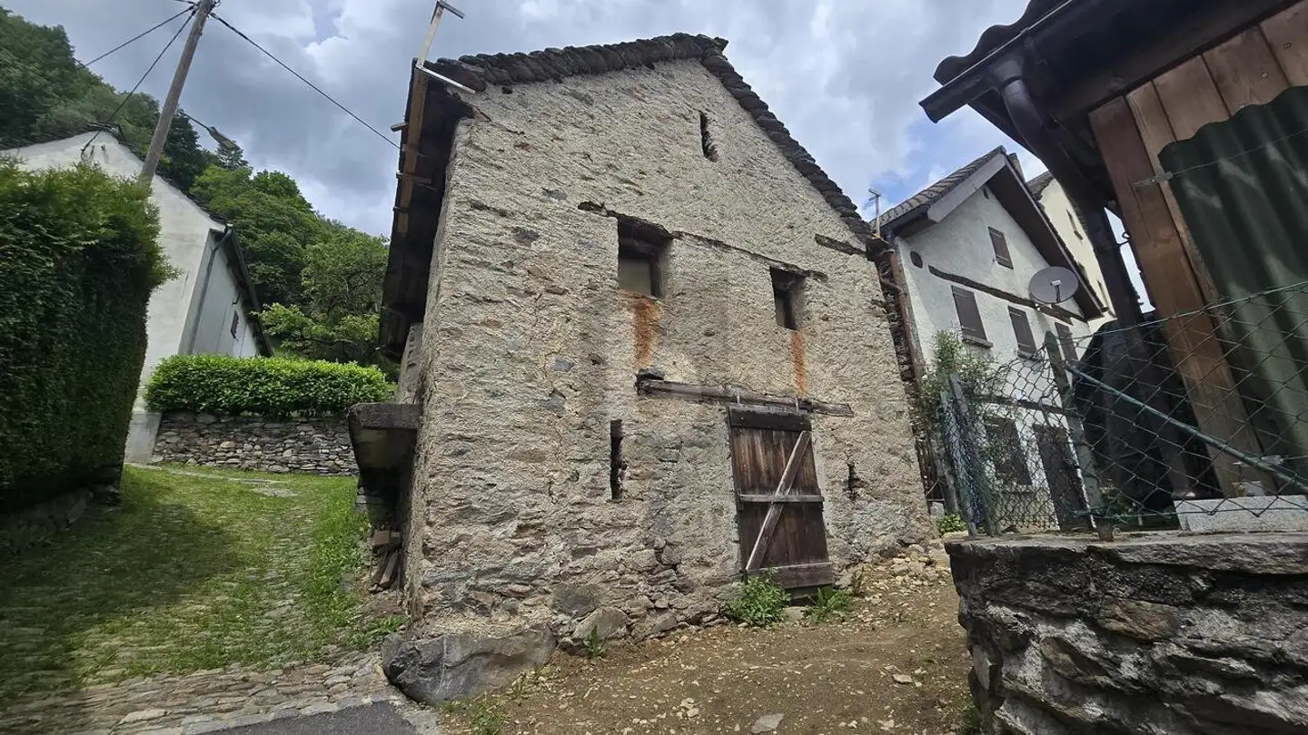 Einfamilienhaus kaufen - Via Lepontica, 6716 Leontica