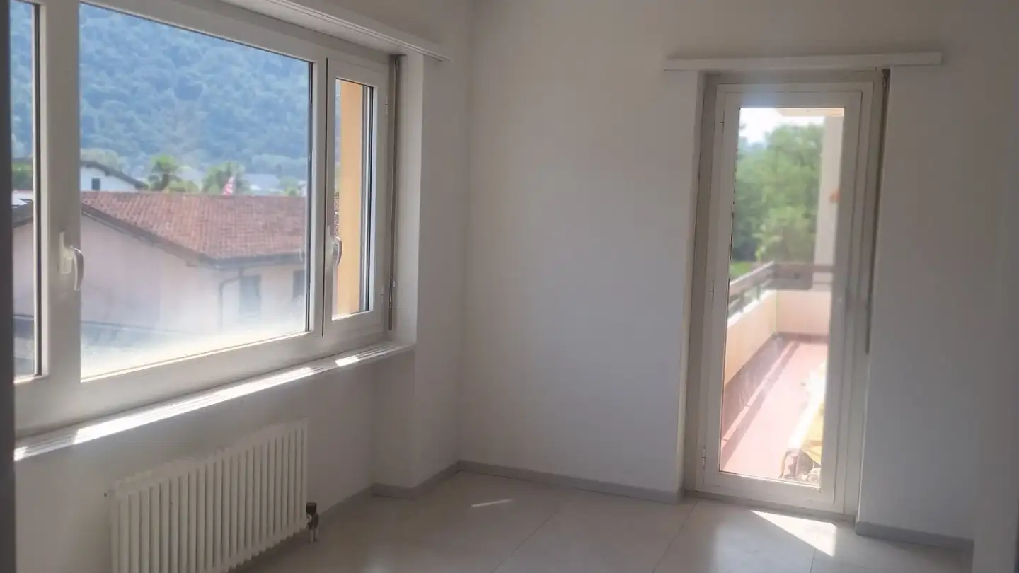 Apartment for rent - Via Al Campo 8, 6572 Quartino - Photo 2