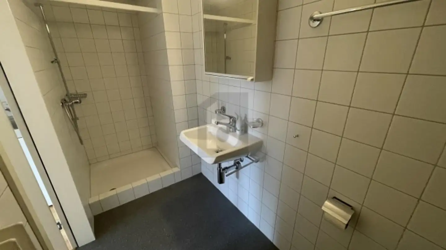 Place de parking souterraine à louer - 4102 Binningen - Photo 3