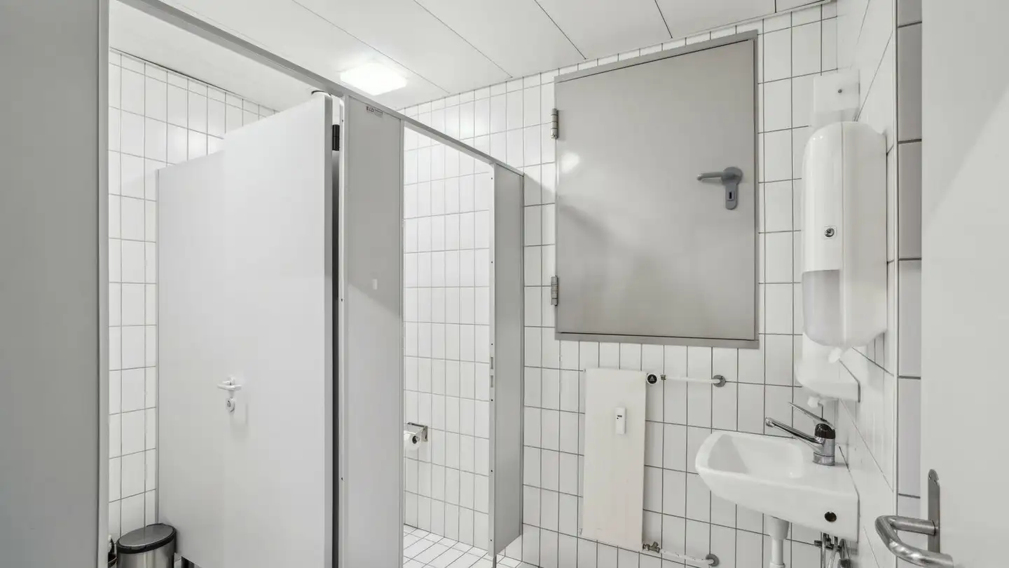 Edificio ad uso misto in affitto - Hardhofstrasse 17, 8424 Embrach - Photo 2