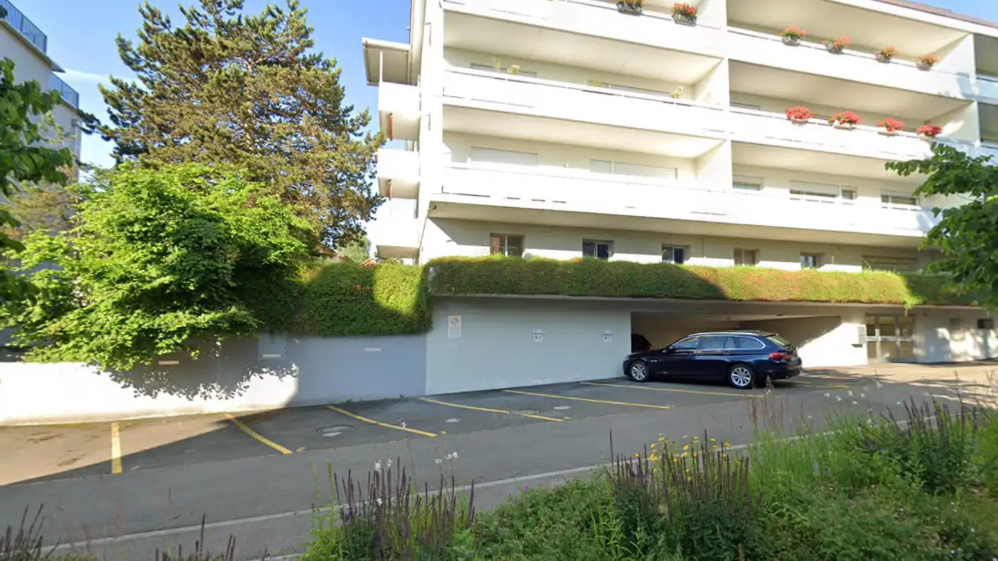 Place de parking extérieure à louer - Alte Landstrasse 135, 8800 Thalwil