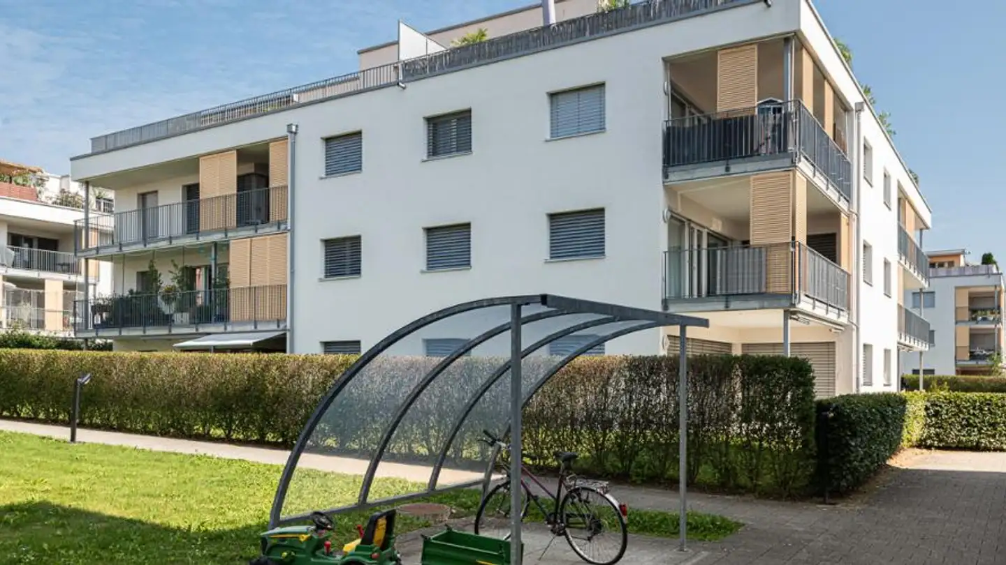 Place de parking souterraine à louer - 8309 Nürensdorf