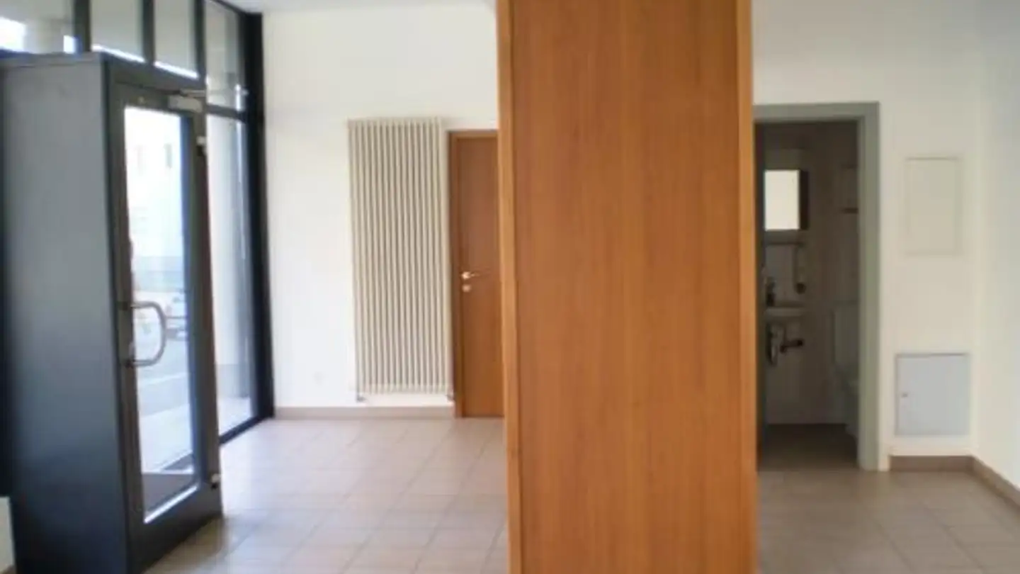 Grand magasin à louer - Via Besso 11, 6900 Lugano - Photo 3