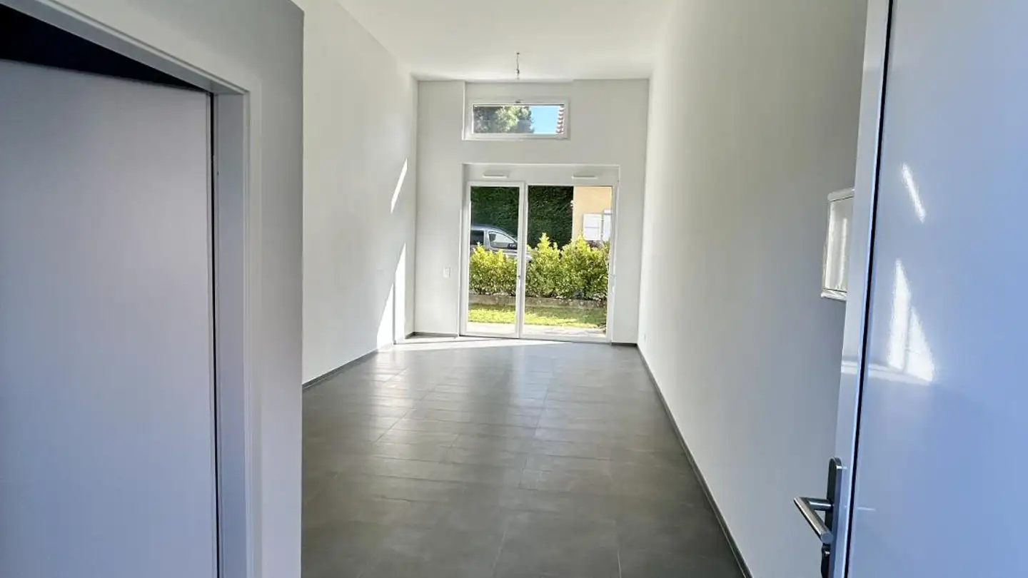 Magasin à louer - Route De La Gare 10a, 1131 Tolochenaz - Photo 2