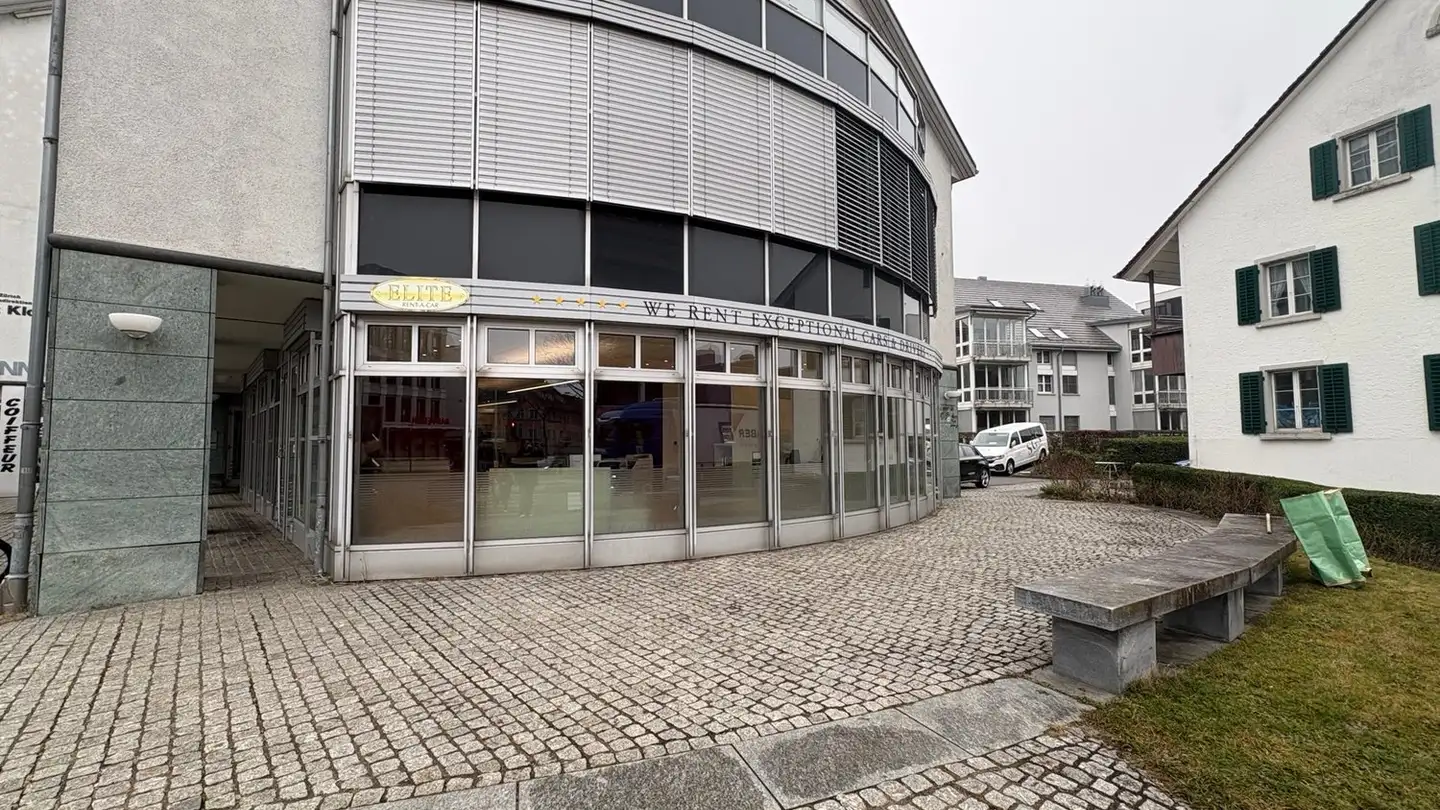 Commercial à louer - Ifangstrasse 12, 8302 Kloten