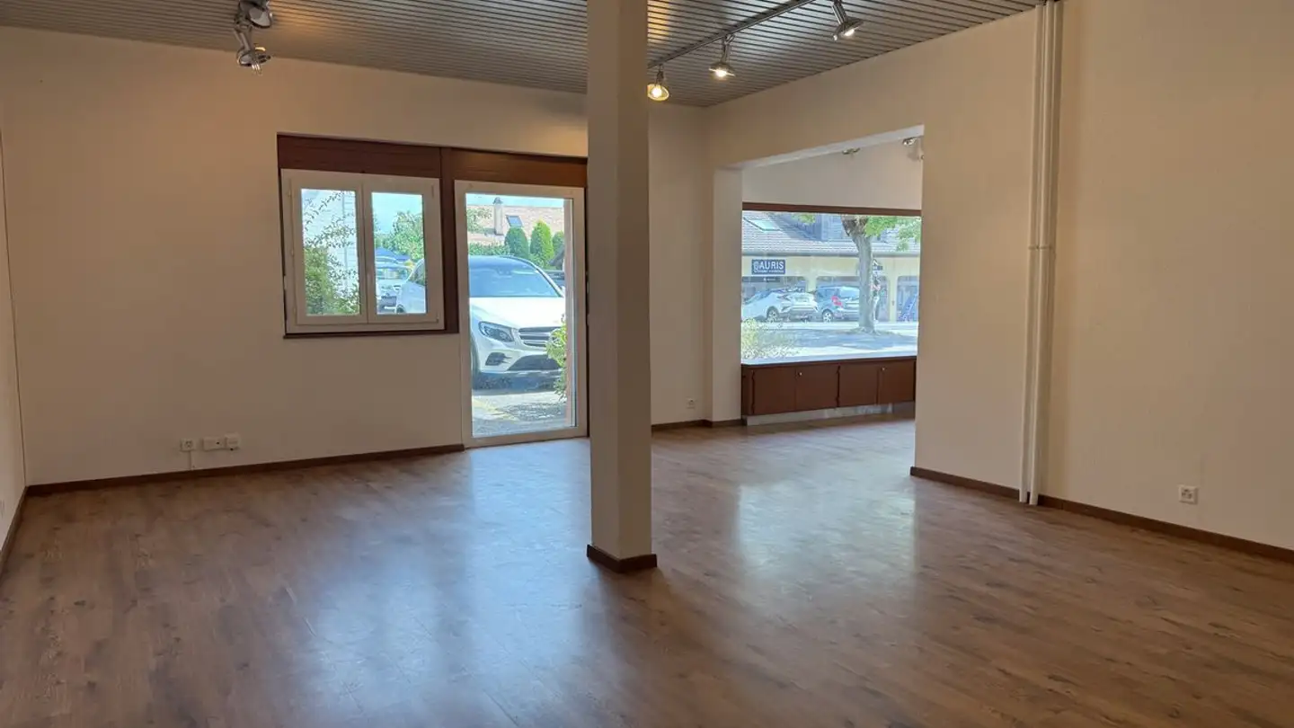 Commercial for sale - 1196 Gland - Photo 3