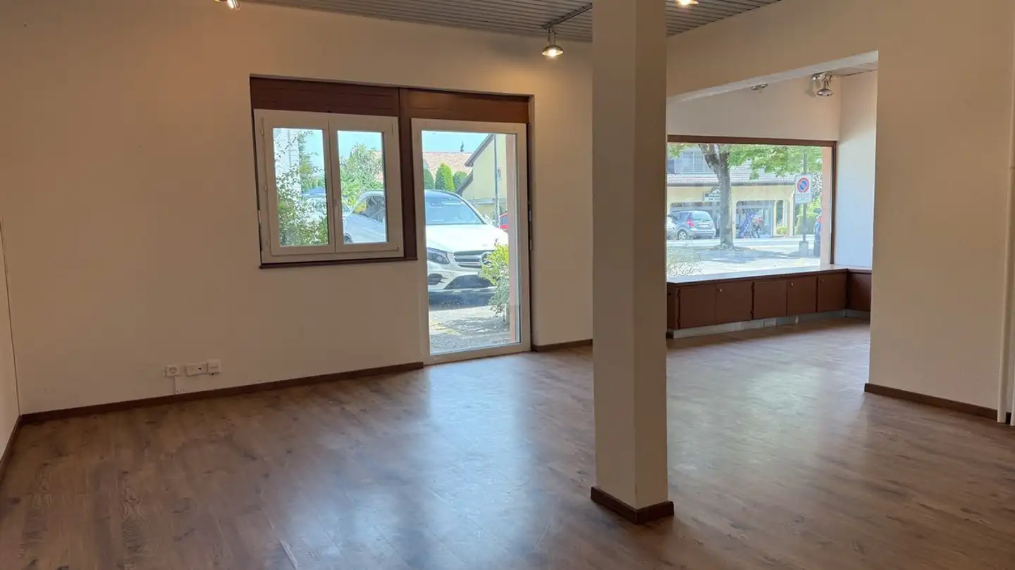 Commercial for sale - 1196 Gland - Photo 4