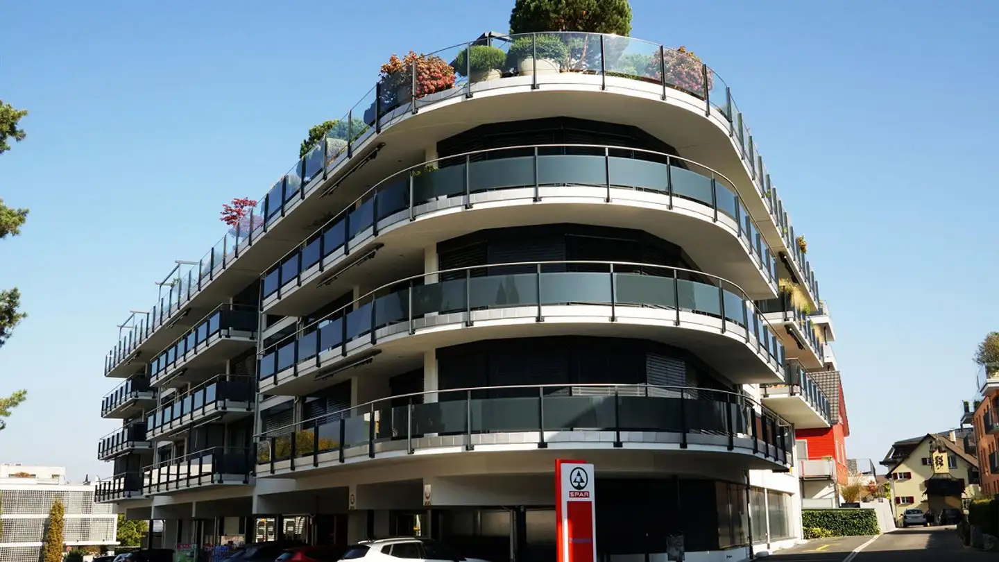 Tiefgaragenstellplatz mieten - Leutschenstrasse 5, 8807 Freienbach