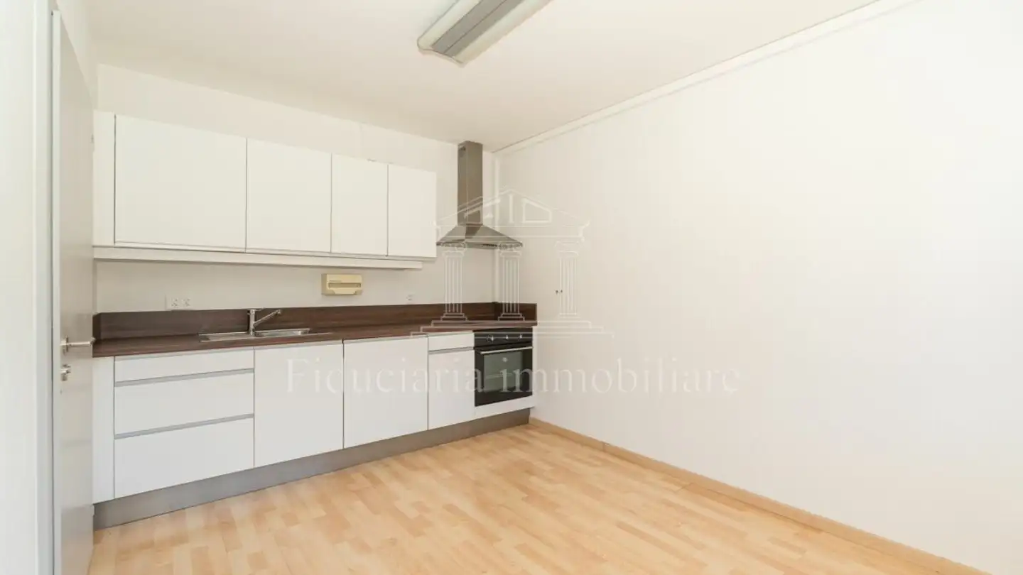 Office space for rent - Via Municipio 4, 6616 Losone - Photo 4