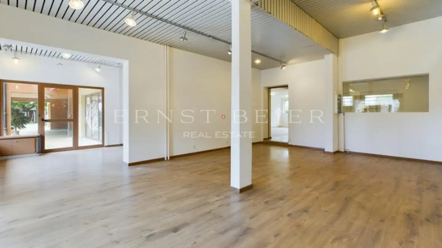 Commercial for sale - 1196 Gland - Photo 3
