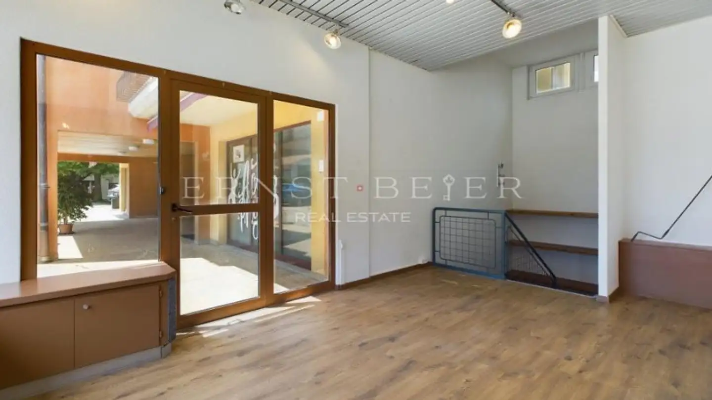 Commercial for sale - 1196 Gland - Photo 4