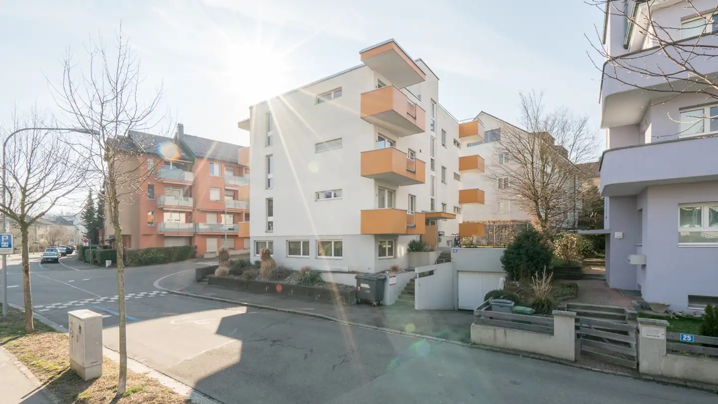 Place de parking intérieure pour moto à louer - Berninastrasse 21, 8057 Zürich