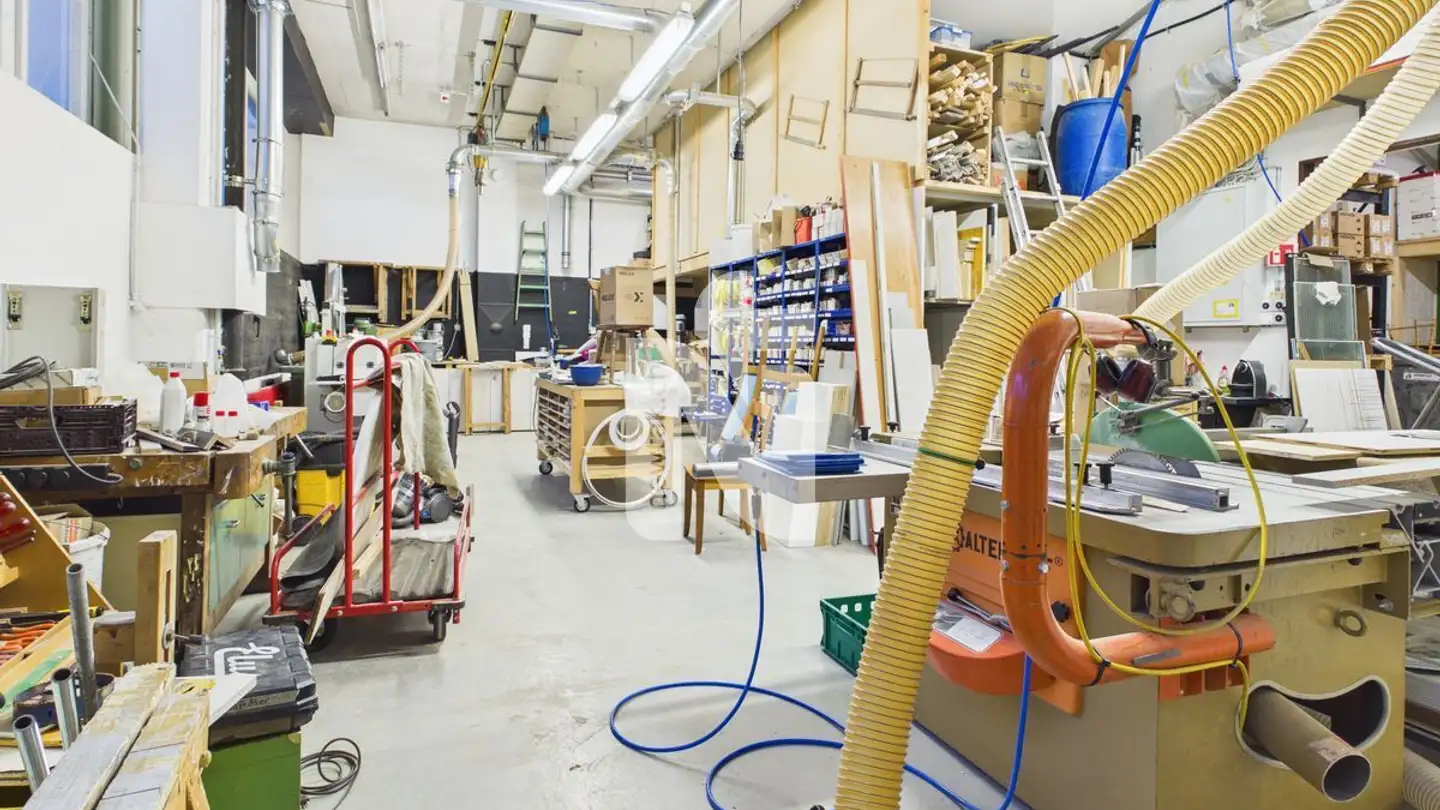 Workshop for rent - Muttenzerstrasse 105, 4133 Pratteln