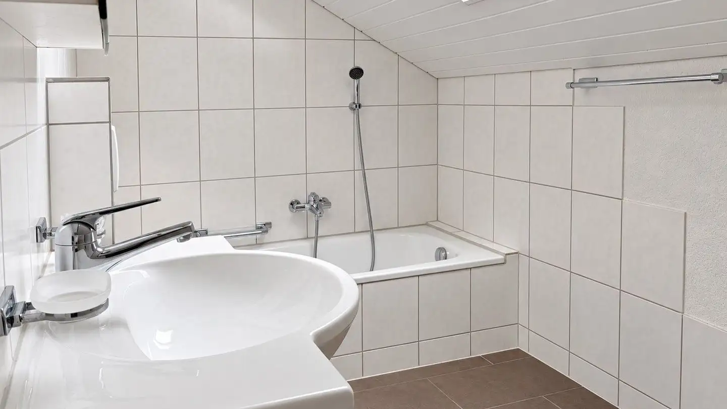 Attique à louer - Landstrasse 18, 8112 Otelfingen - Photo 3