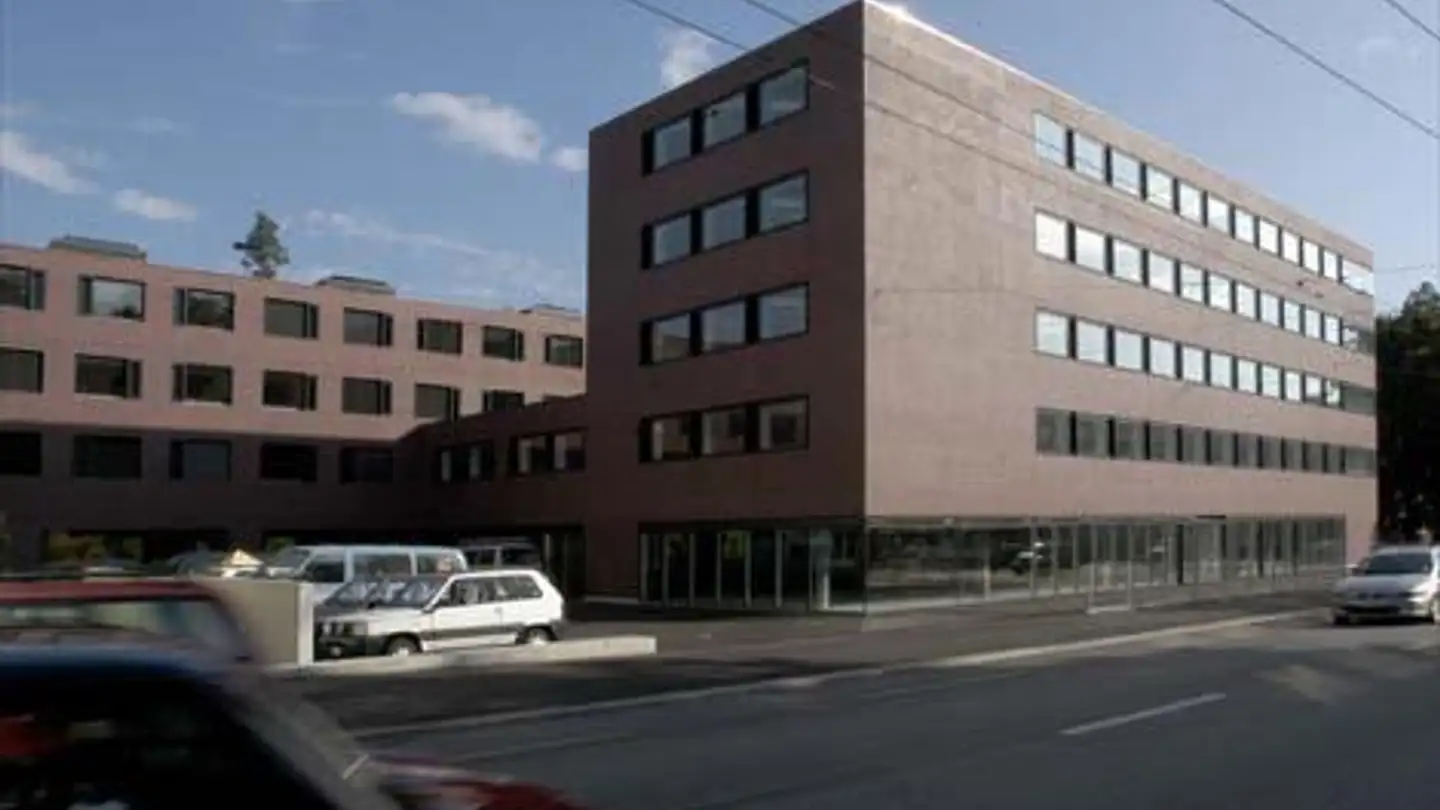 Überdachter Motorradparkplatz mieten - Maihofstrasse, 6006 Luzern