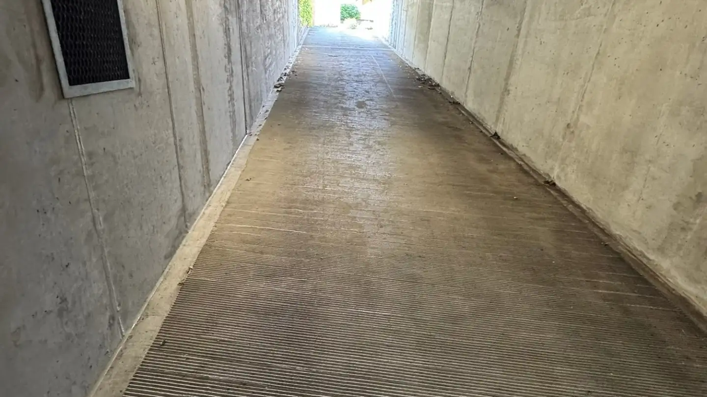 Tiefgaragenstellplatz mieten - Kirchstrasse 8, 4202 Duggingen