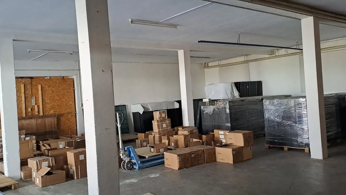 Storage space for rent - Route Du Léman, 1906 Charrat - Photo 2