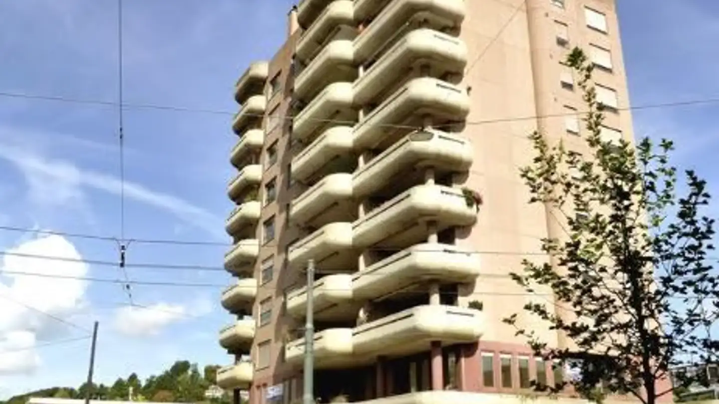 Negozio con vetrina in affitto - Brunngasse 1, 4153 Reinach BL