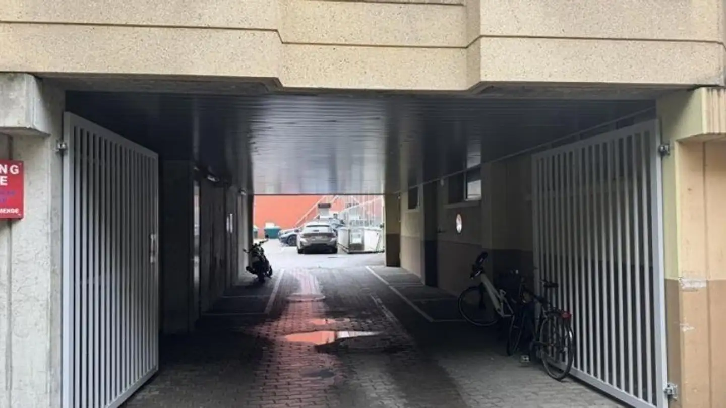 Parcheggio interno per moto in affitto - Rue Du Tir-Au-Canon 4, 1227 Carouge GE