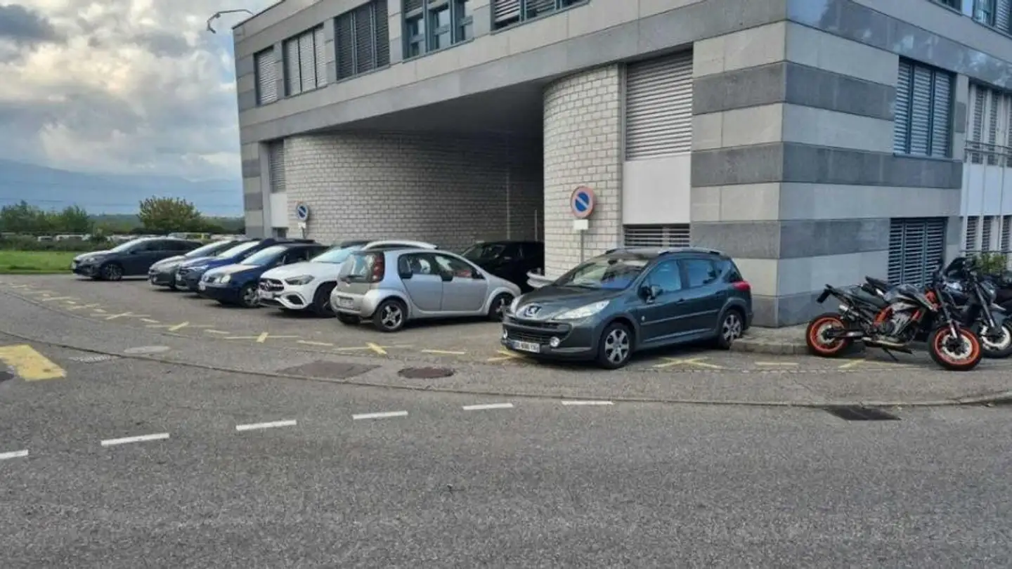 Überdachter Motorradparkplatz mieten - Impasse Colombelle 8, 1218 Le Grand-Saconnex
