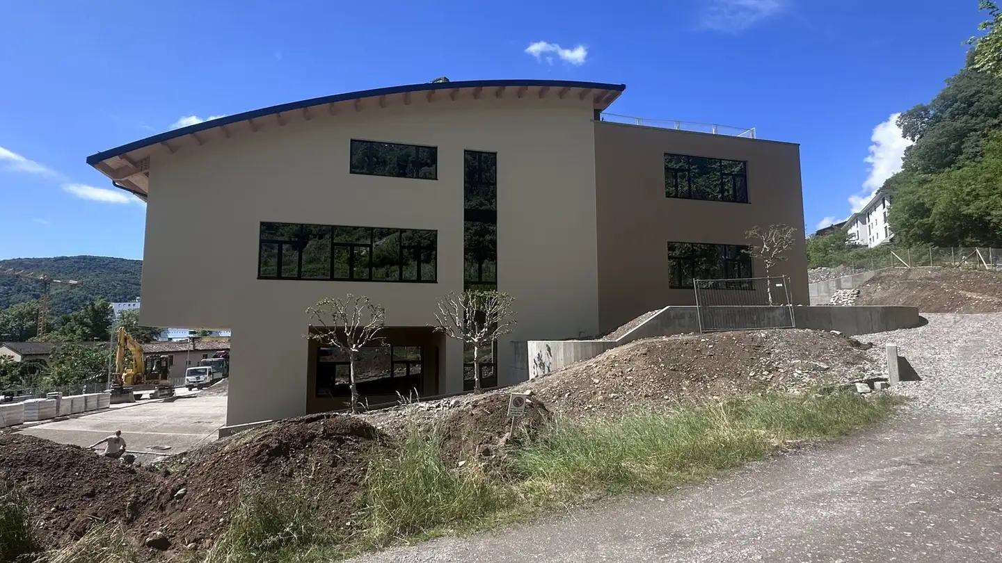 Mixed-use building for sale - 6833 Vacallo - Photo 2