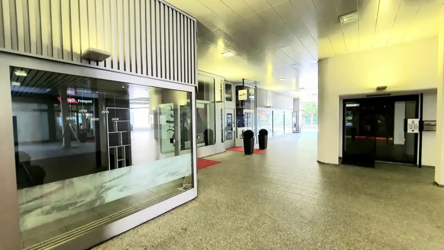 Commercial for rent - 6210 Sursee - Photo 2