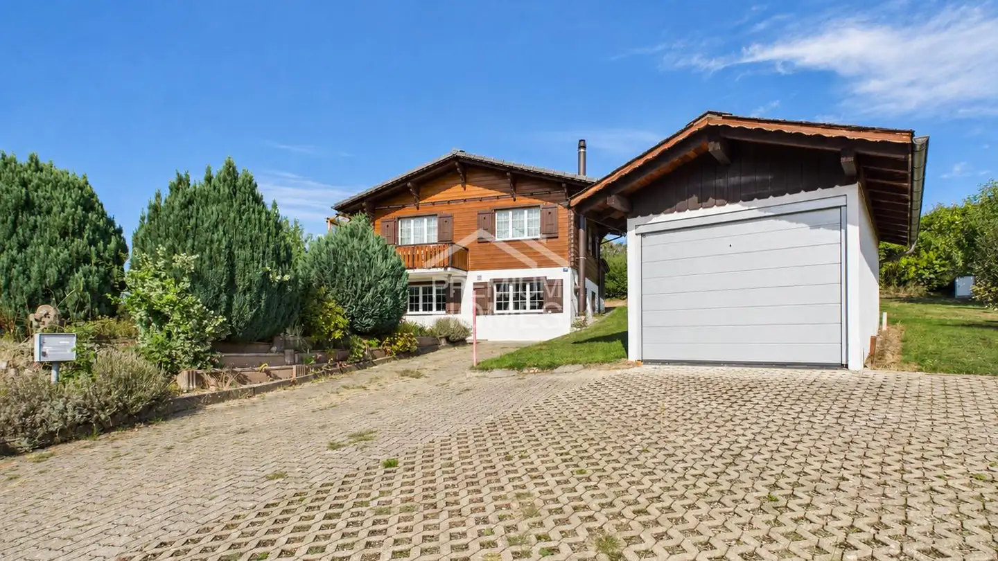 Residential building for sale - 1737 Plasselb