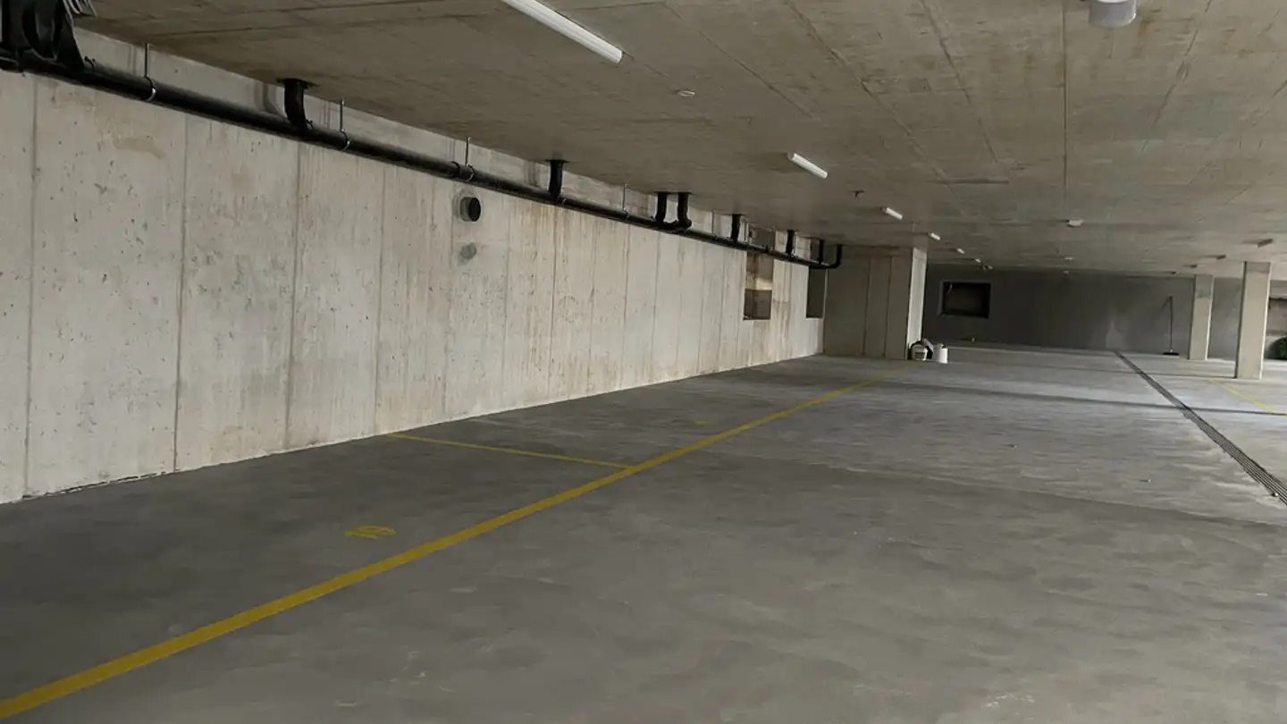Indoor parking space for rent - Avenue Léopold-Robert 145, 2300 La Chaux-de-Fonds - Photo 2