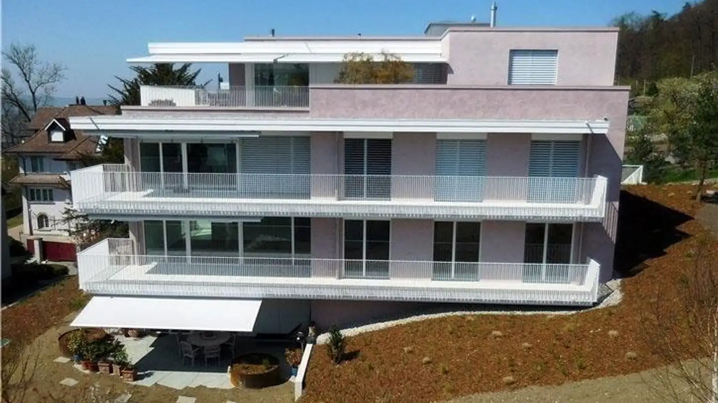 Überdachter Motorradparkplatz mieten - Hinterbergstrasse 108, 8044 Zürich