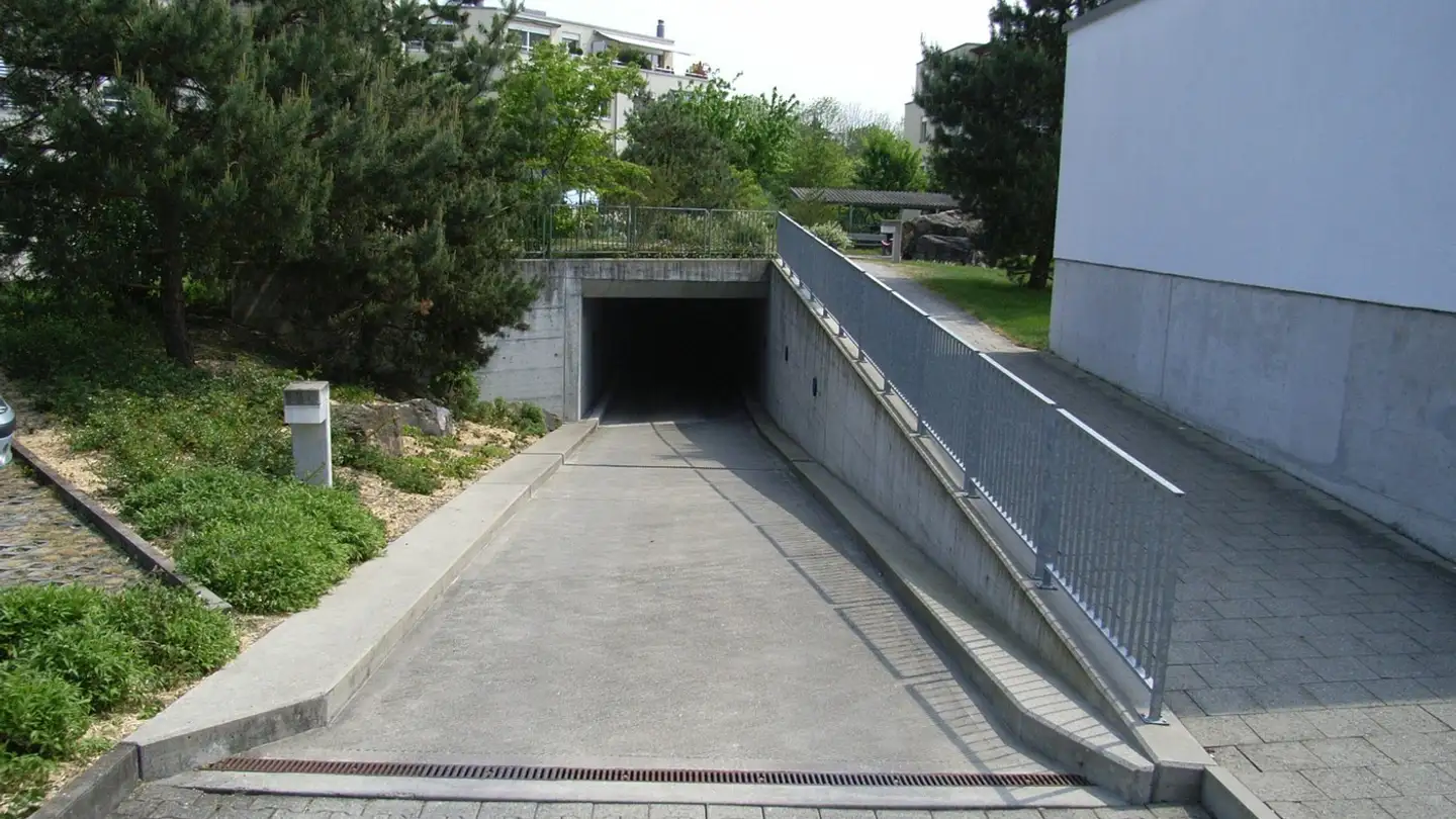 Garage individuel à louer - Oberdorfstrasse 69d, 8600 Dübendorf