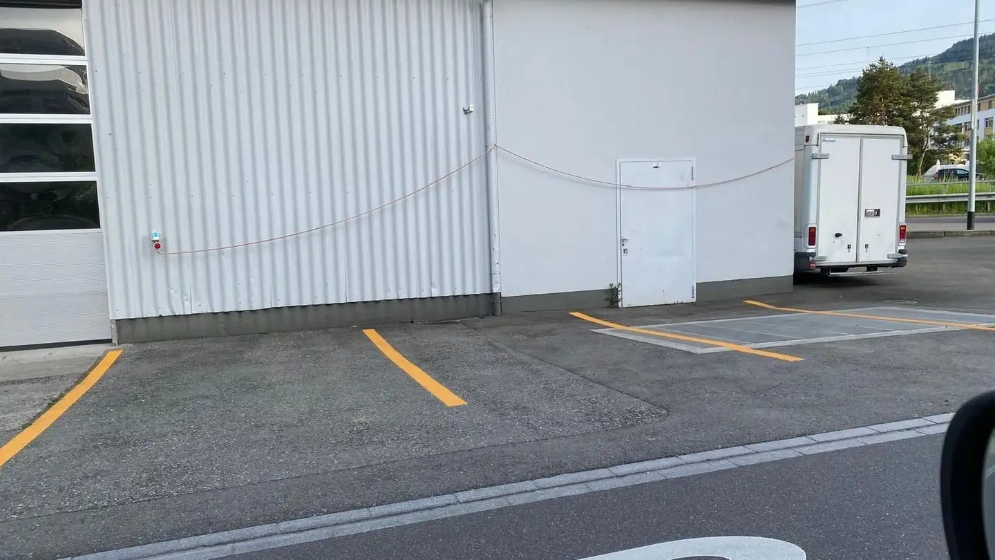 Outdoor parking space for rent - Alpenblickstrasse 9, 8853 Lachen SZ